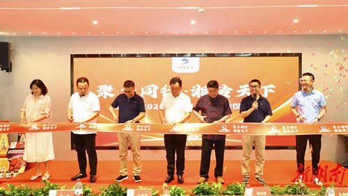 泰斗助陣，辣妹子夯實(shí)湘味復(fù)合調(diào)味醬賽道護(hù)城河